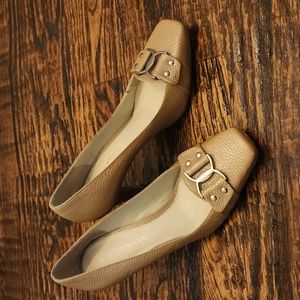 Antonio Melani Tan Heels